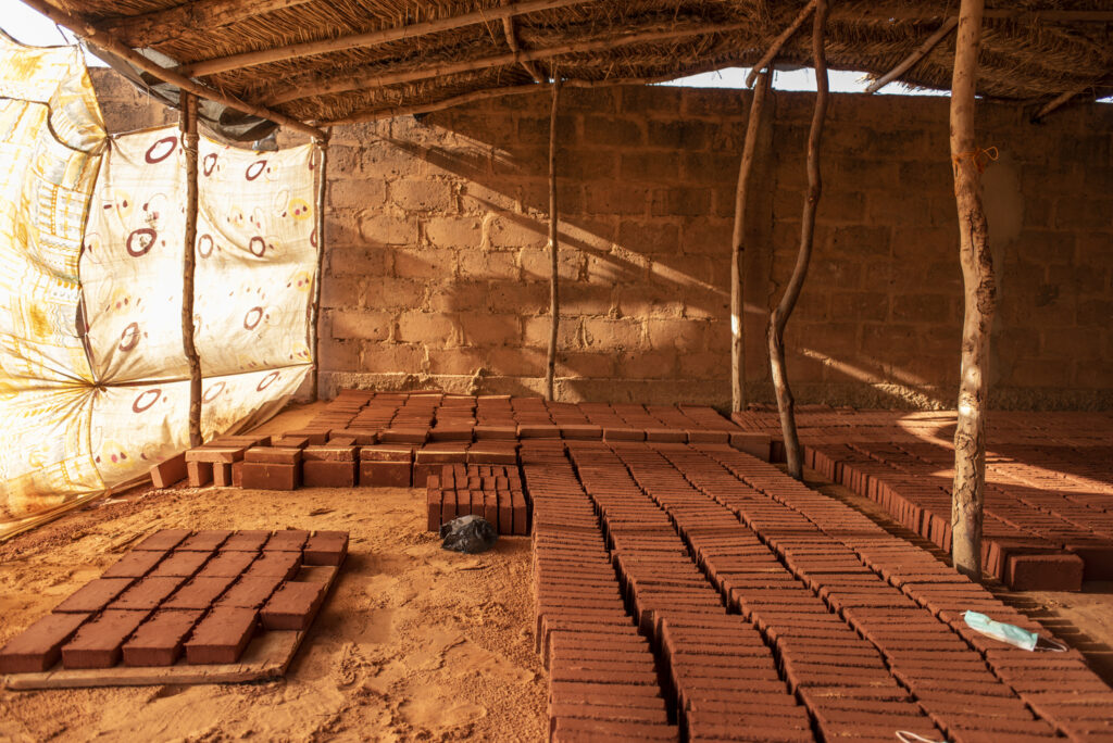 Collège Amadou Hampaté Bâ 学校改造项目丨尼日利亚丨未明确提及（一家专注为贫困社区创造解决方案的人道主义建筑公司）-22