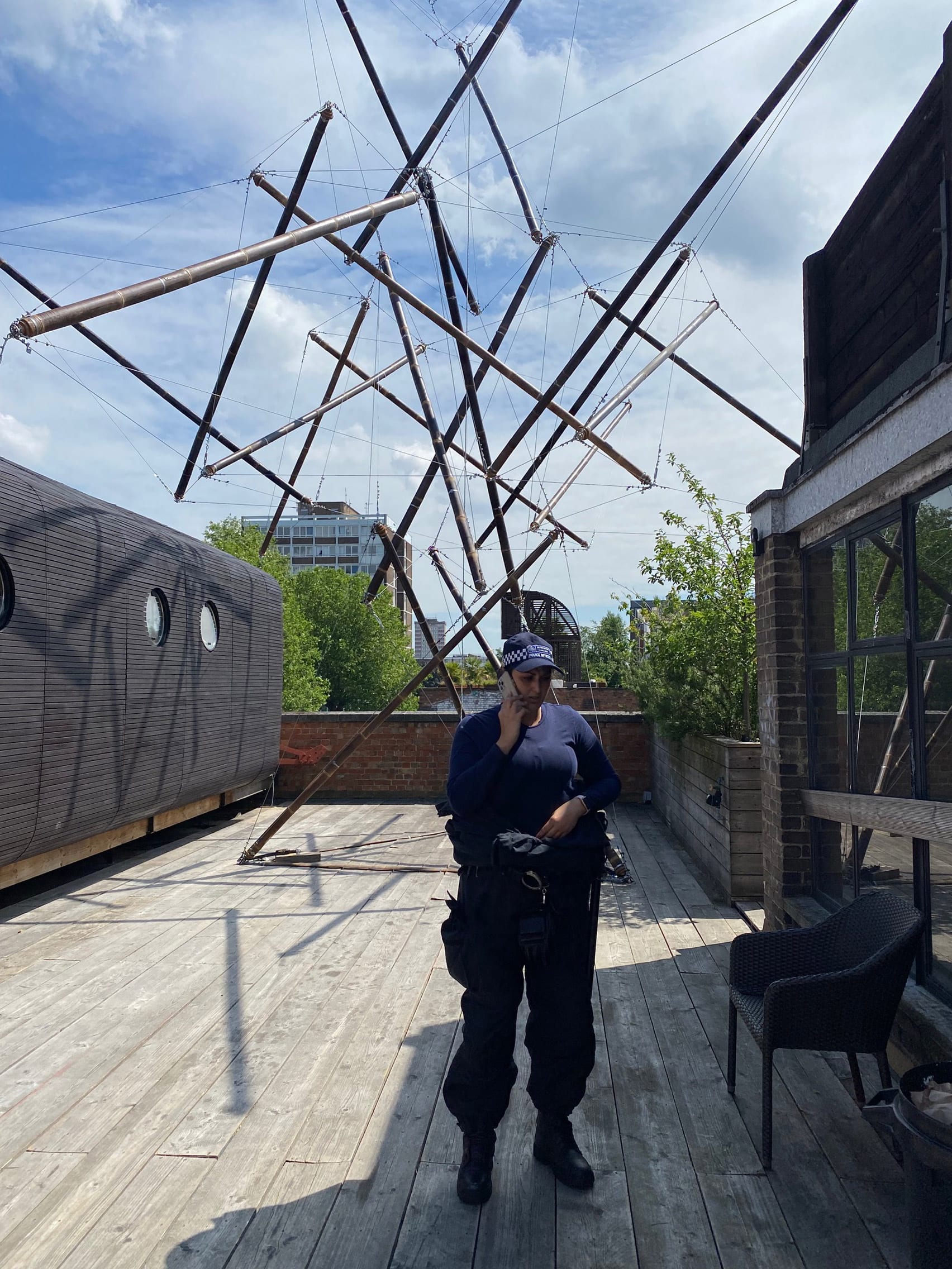 警方突袭建筑工作坊,拟拆除抗议活动用临时结构-4