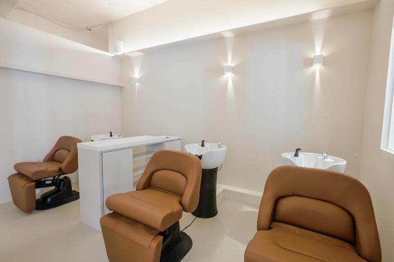 现代简约 30 平米美容院设计-8