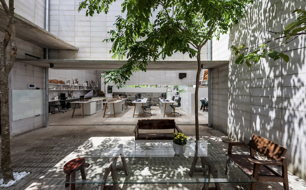 办公室设计中的开放与封闭、宁静与活力的空间对话-32