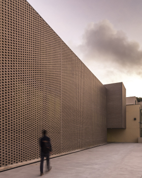 Dos Plátanos School / Murmuro