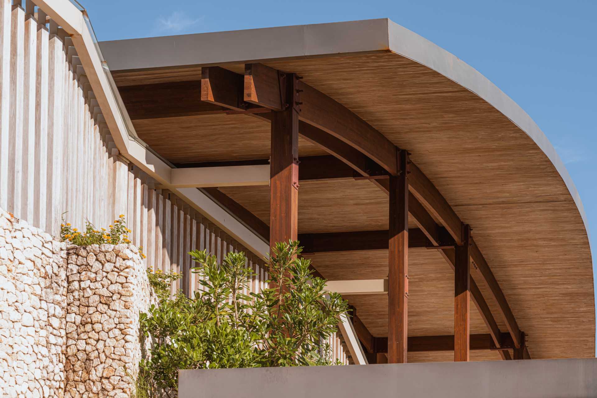 受周边地形启发的弧形屋顶住宅丨哥斯达黎加丨Studio Saxe（建筑）,Saxe Interiors（室内）-9