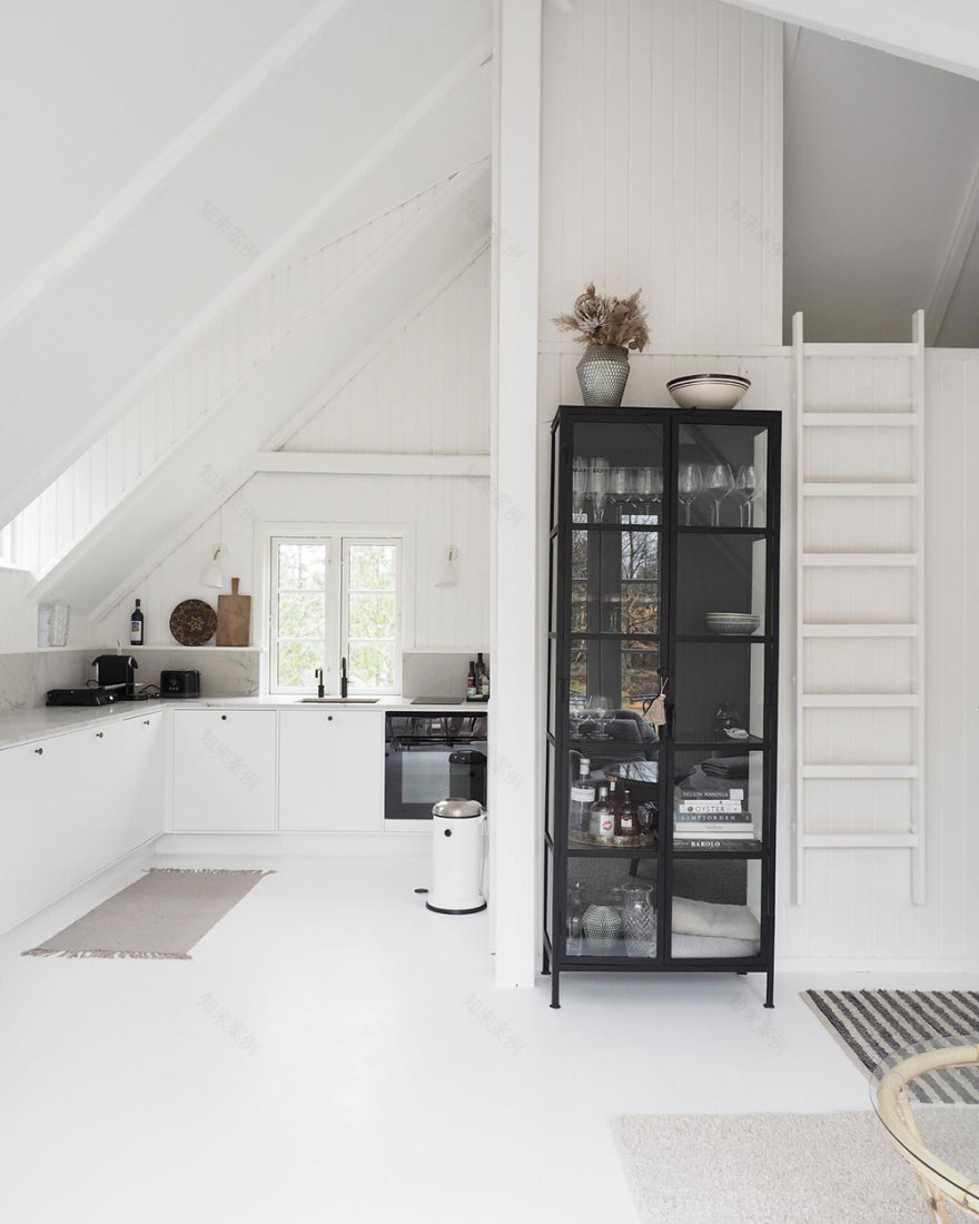 丹麦白色乡村小屋的极简魅力-11