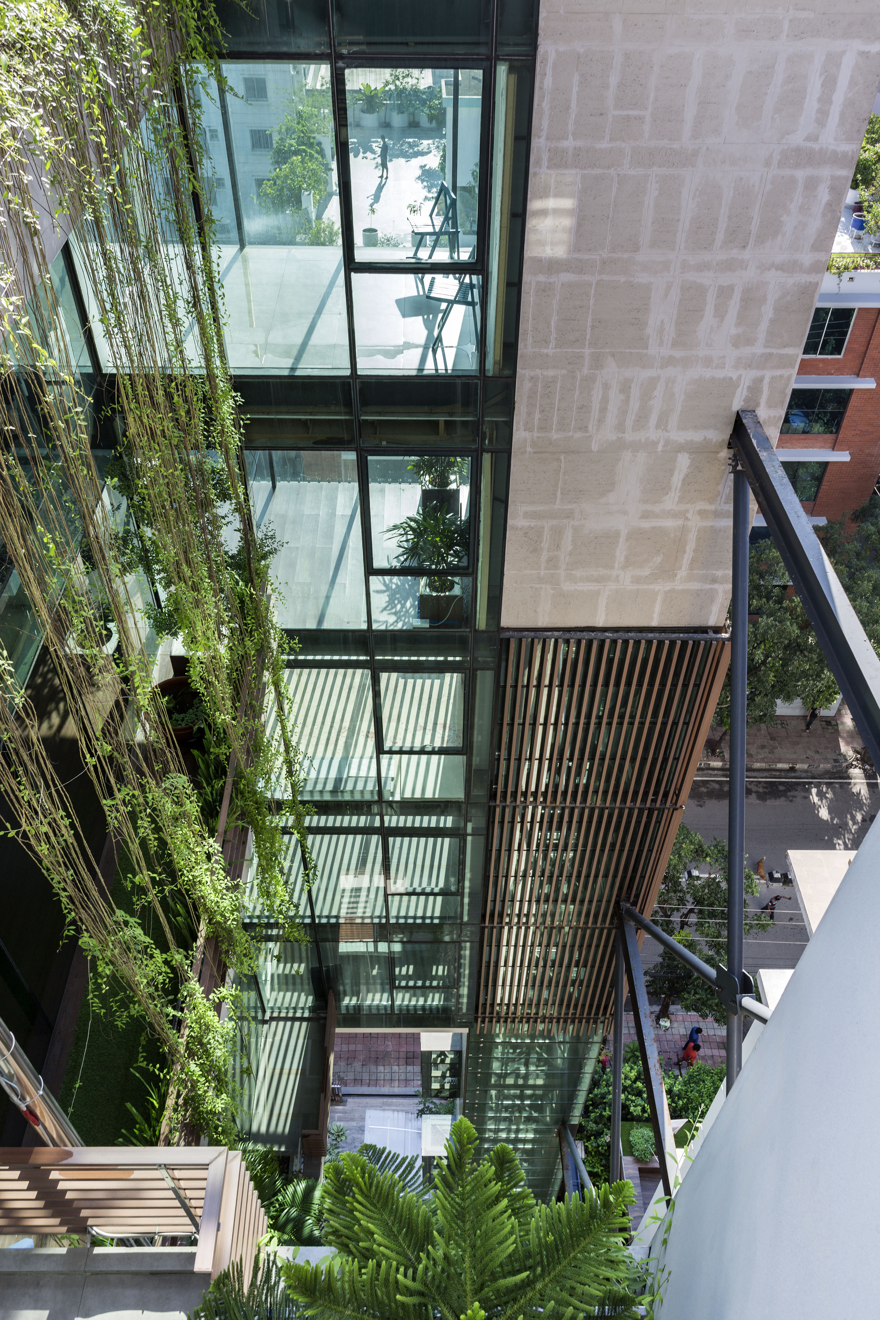 绿意盎然的都市森林办公楼-32