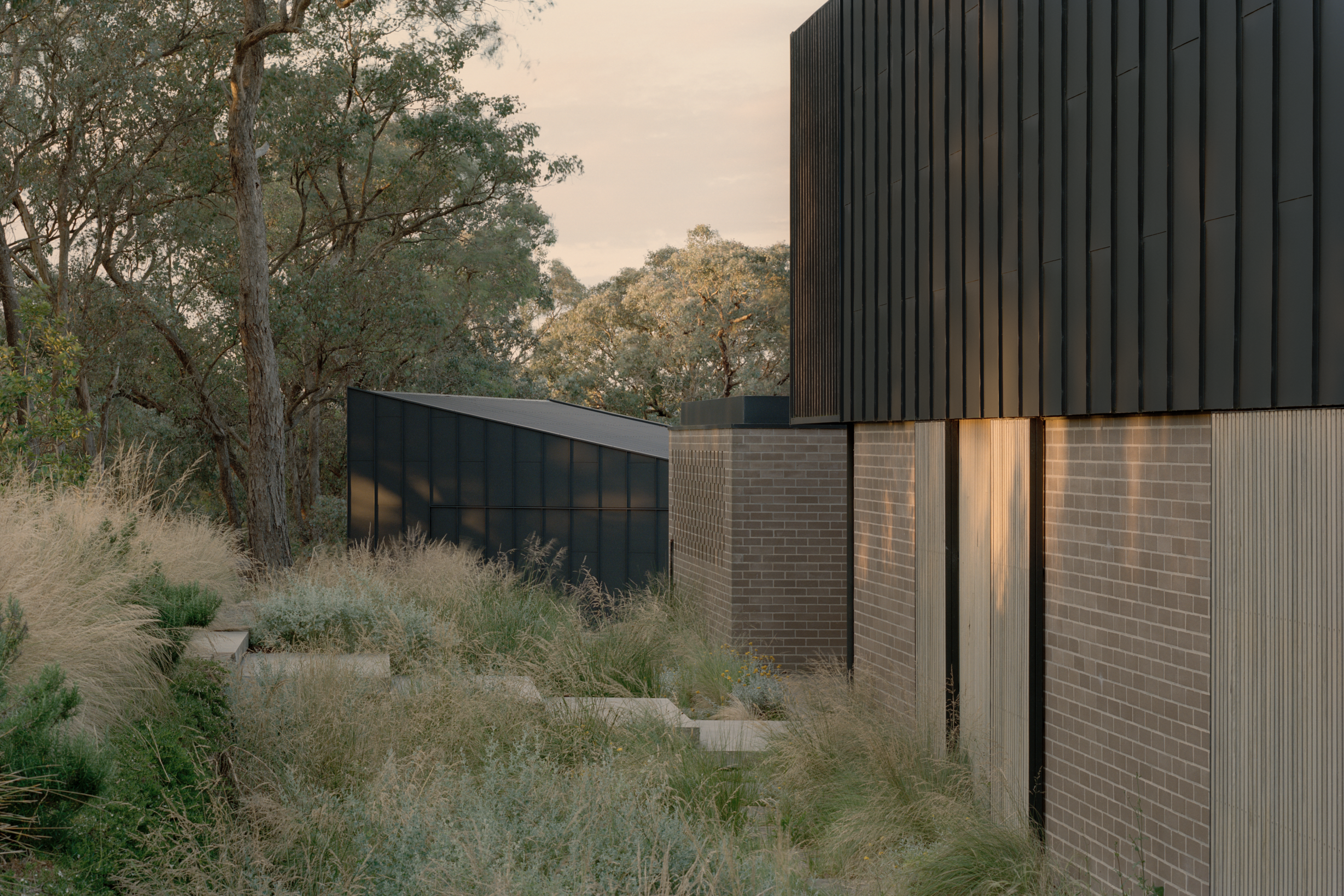 Warrandyte House(沃兰代特住宅)丨澳大利亚墨尔本丨Figureground Architecture-1