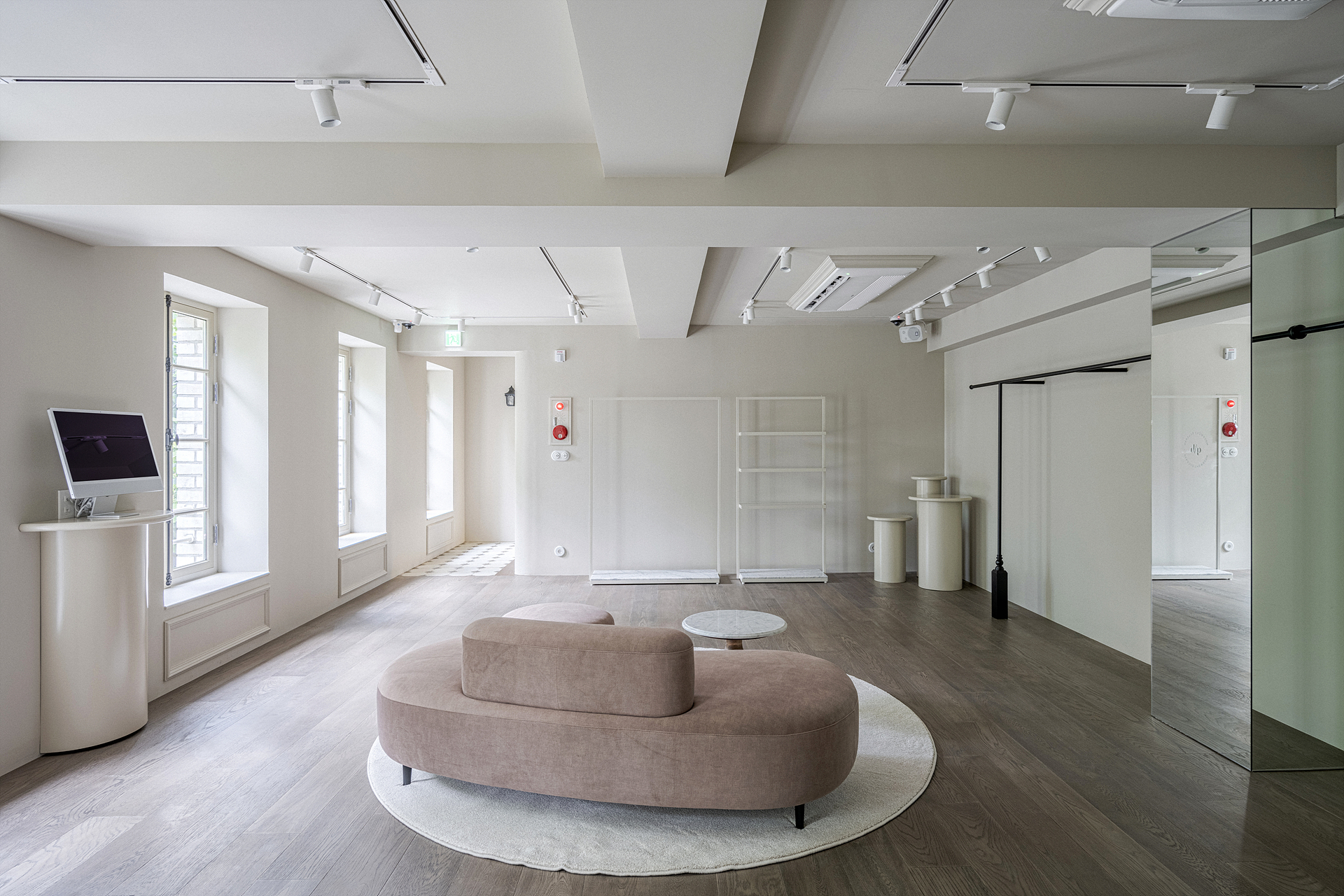 高级时尚 | 80 平小空间完美融合现代设计与功能性-14