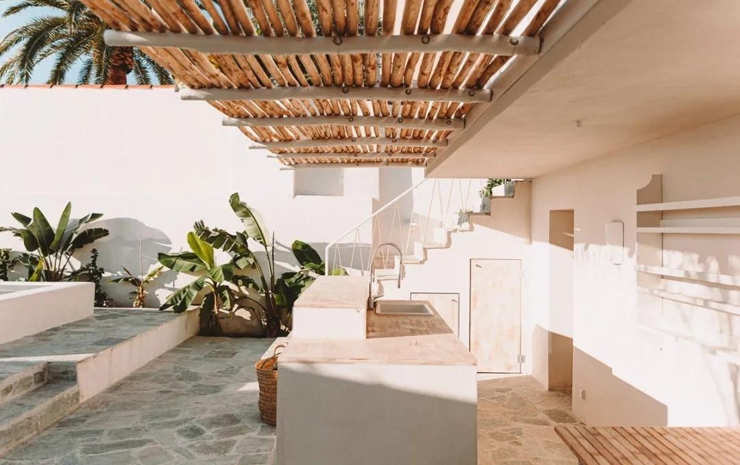 Amelia Tavella--法国经典的海景别墅-11