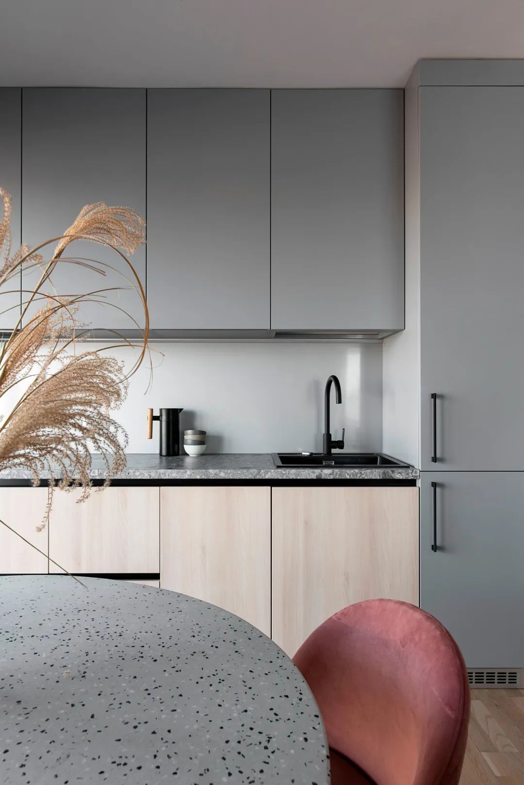 布加勒斯特 CityZen 现代简约出租公寓设计-11