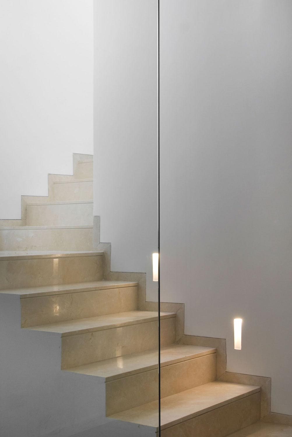 以色列拉马特哈沙龙区的半透明住宅设计-15