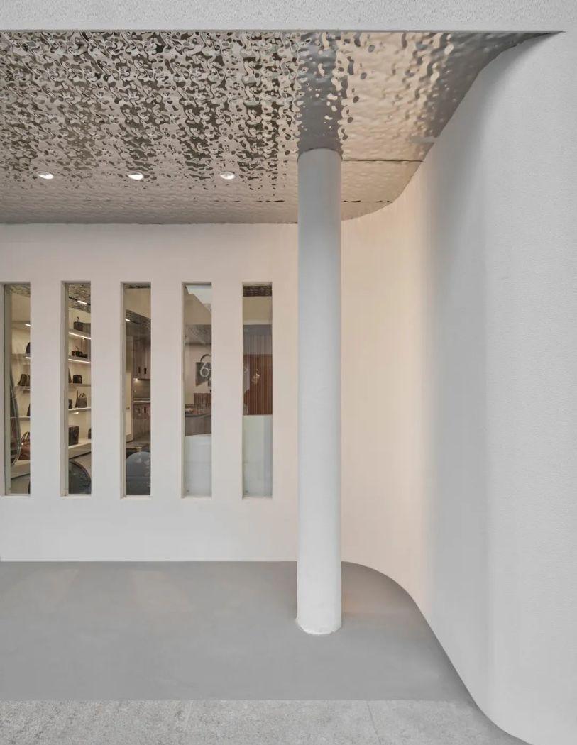 AO×DESIGN 奢侈品店的悬浮桥梁设计-3