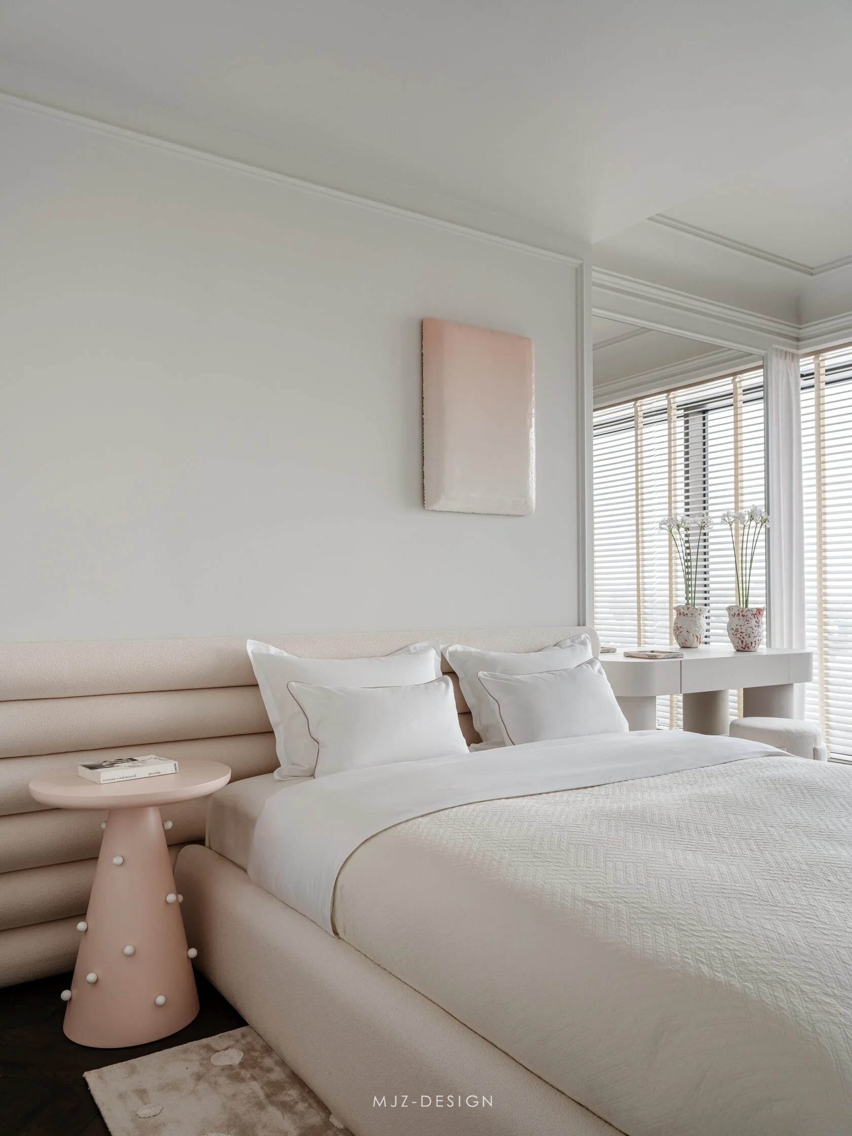 波克隆纳亚街 9 号，127 室（注：由于POKLONNAYA推测为俄语街道名，音译为波克隆纳亚街，127结合常见情况推测为房间号等，若实际情况不符，请提供更多背景信息） 丨俄罗斯莫斯科丨QUADRO ROOM-43