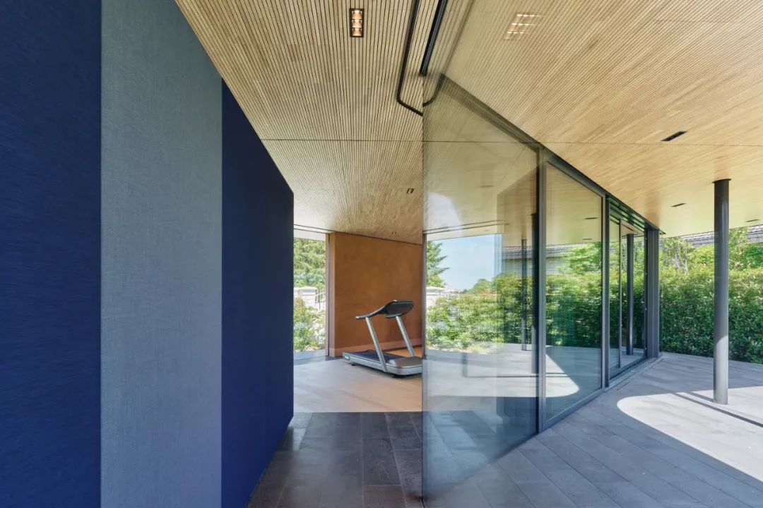 后院“悬浮连接”建筑丨Ippolito Fleitz Group-13