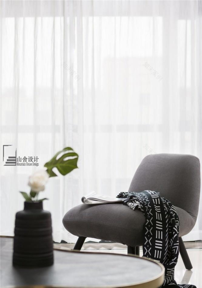 黑白基调的现代家居空间,书柜电视墙展现高雅品味-10