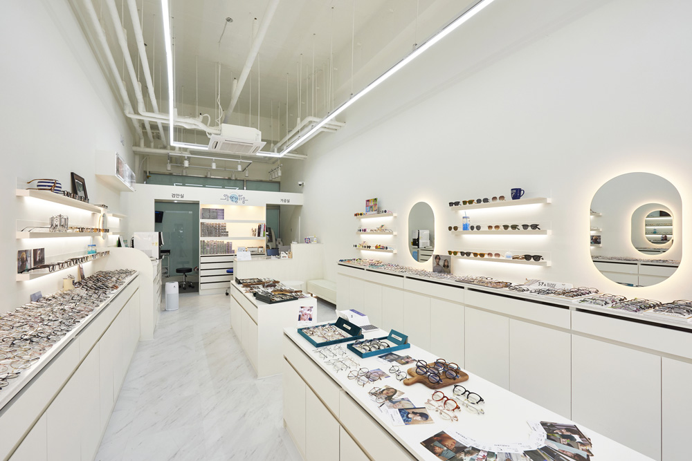 现代简约 14 平米眼镜店设计-8