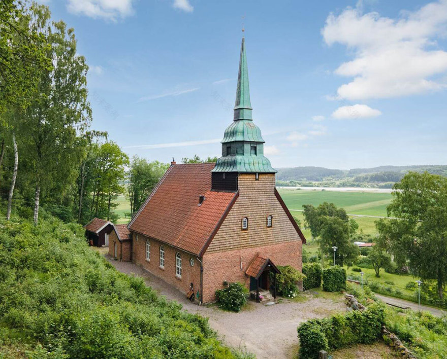 瑞典中世纪教堂改造独特住宅-2