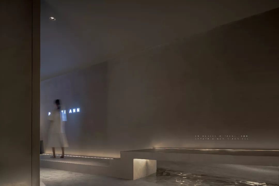 回旋楼梯展示空间 | 商业与自然的共生-25