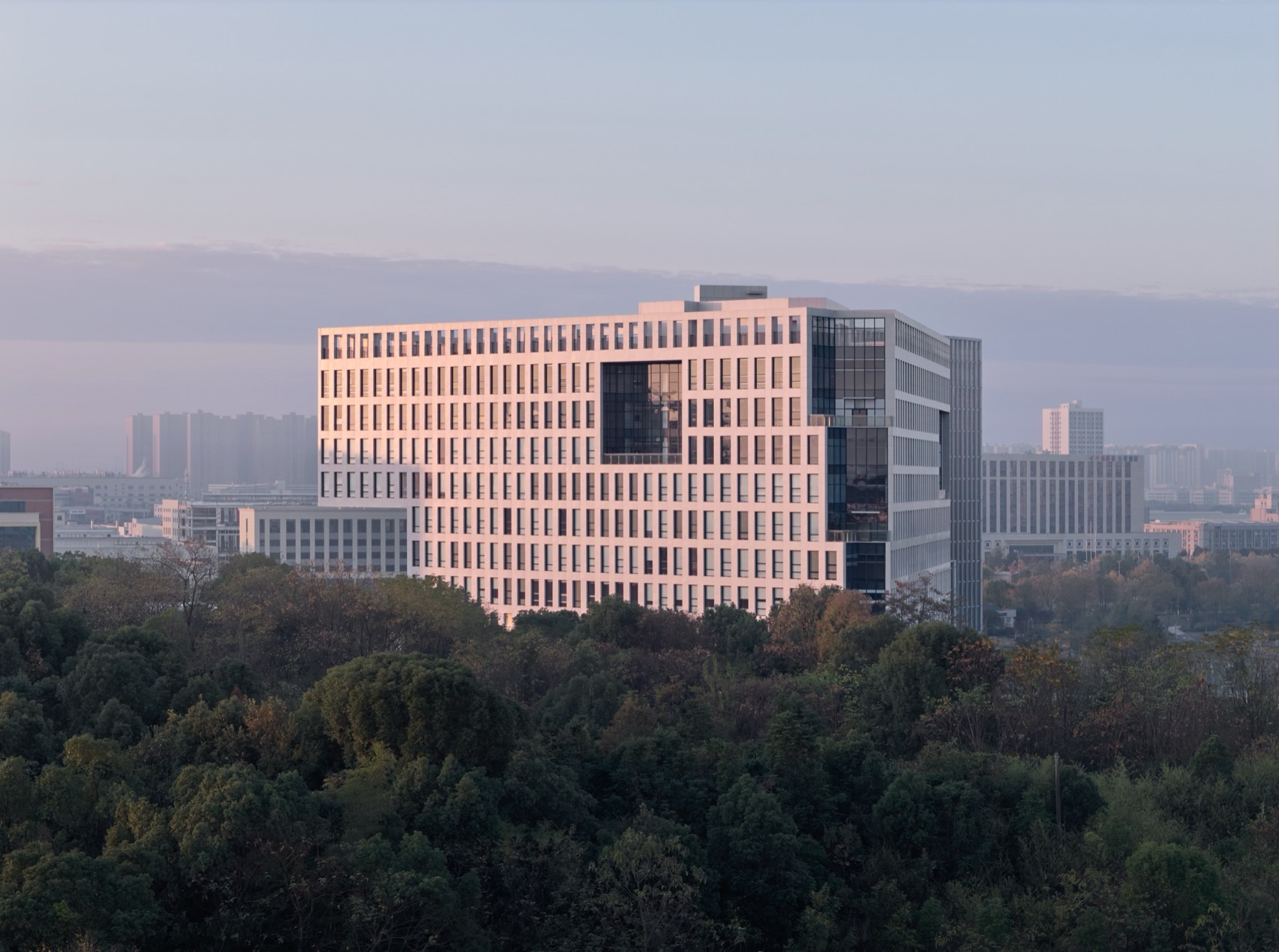 星沙产业基地自贸总部大楼丨中国长沙丨以靠建筑Leeko Architects-5