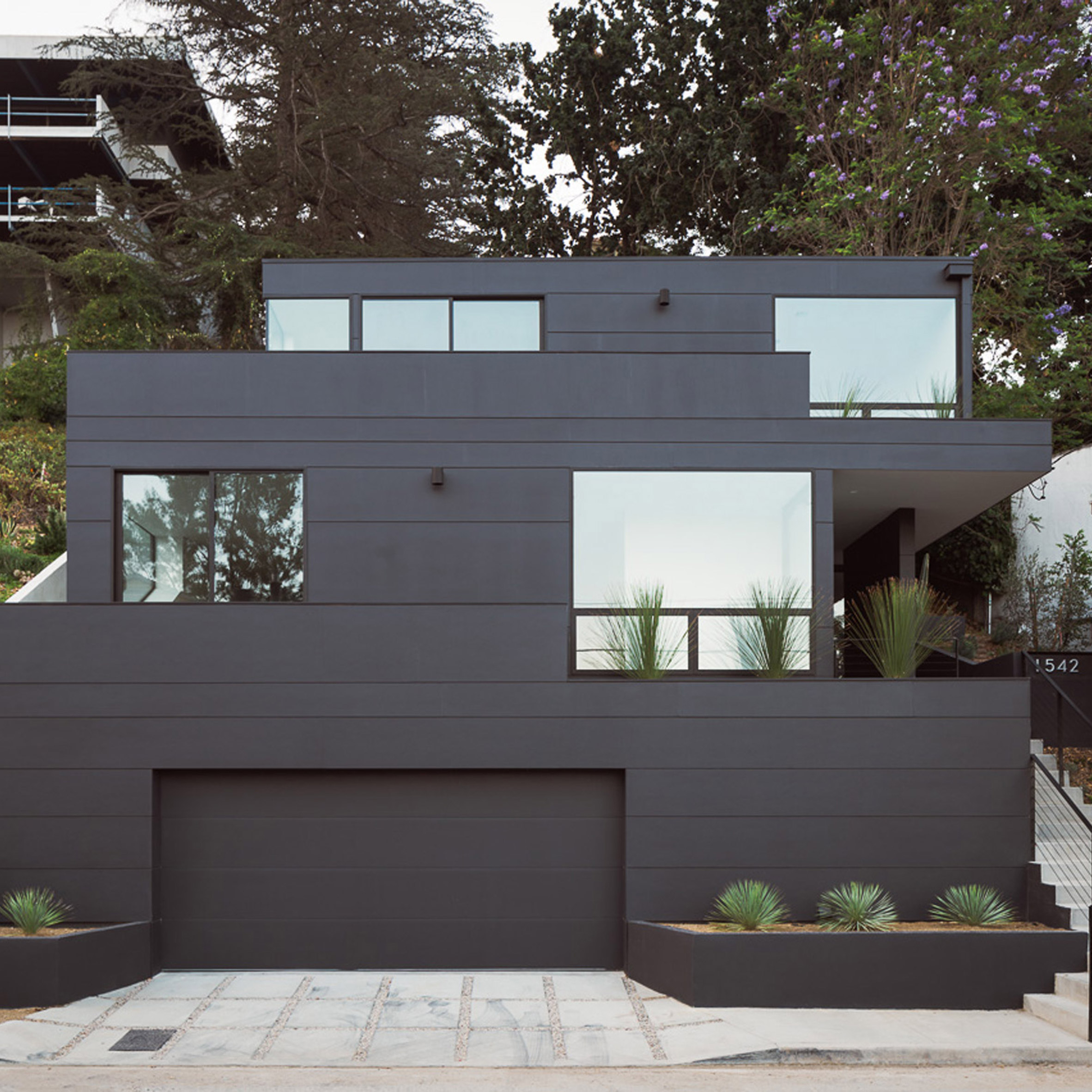 Stacked volumes form Los Angeles hilltop home by Aaron Neubert-0