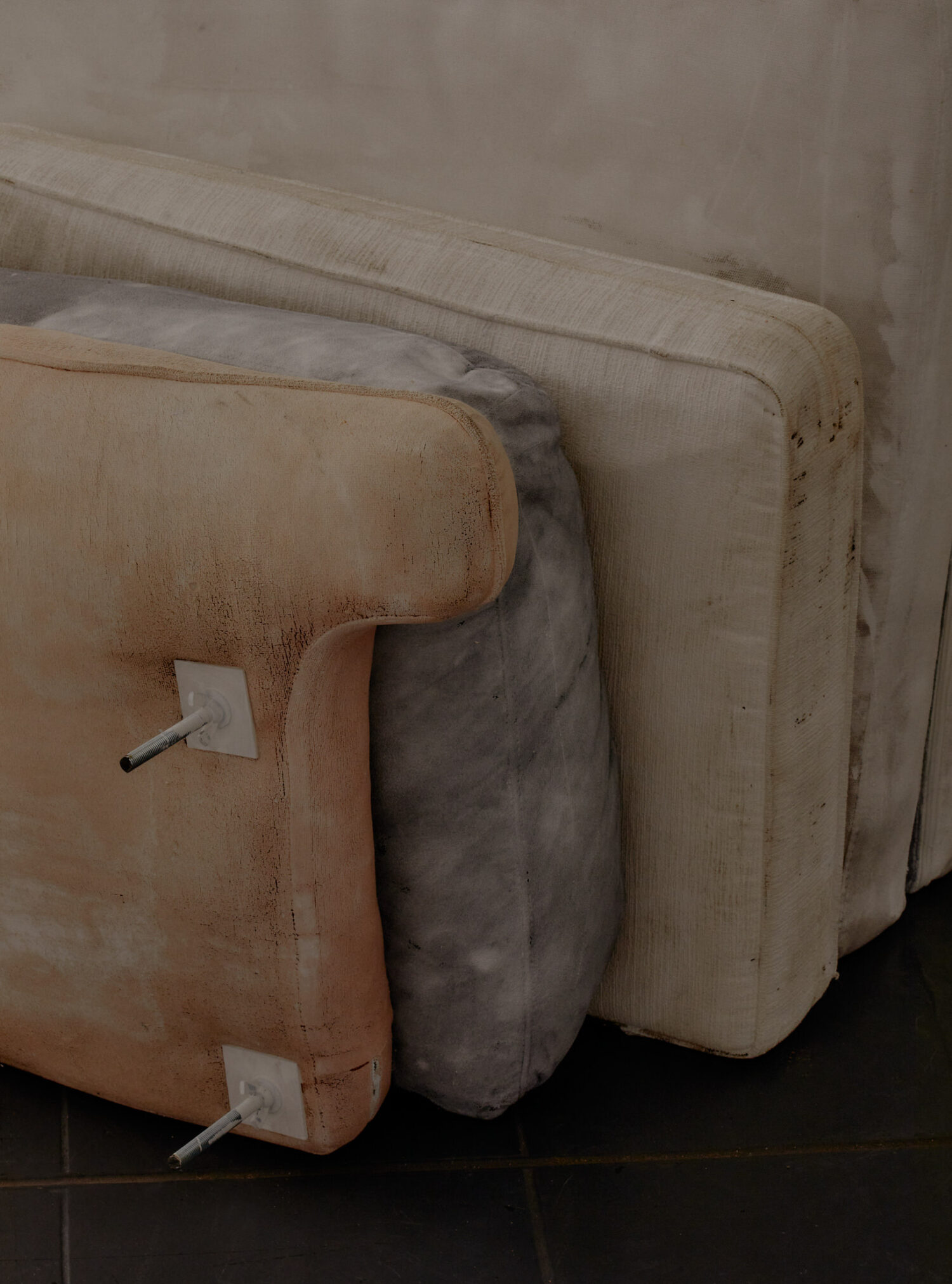 Tom Fereday & Charlie White 联合呈现 Versa,探讨废旧材料再利用的创意之作-30