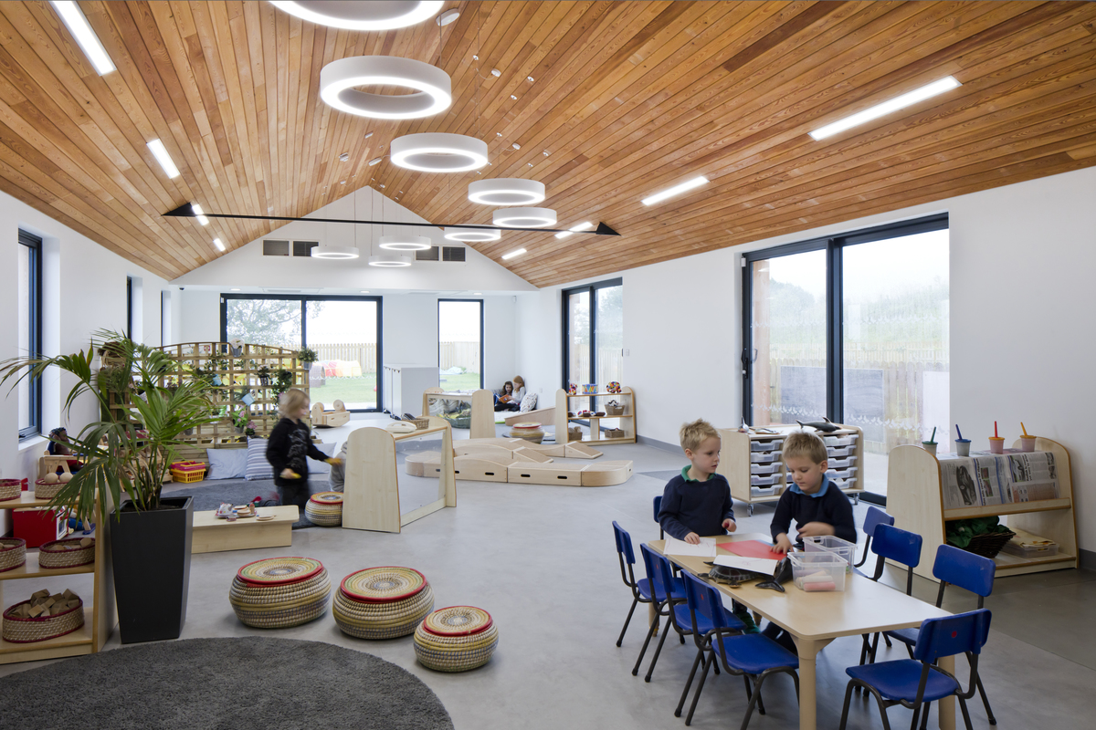 草地上的托儿所,英国 / MailenDesign-64