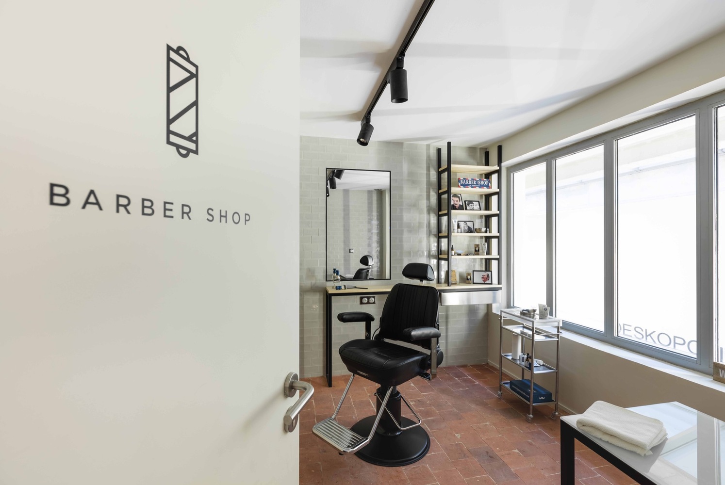 Deskopolitan  MoreySmith-44