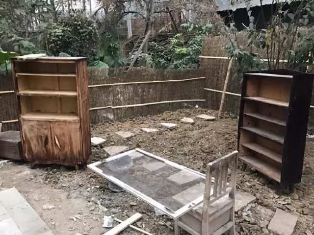 把一个破烂小院，爆改成中国风的入云屋，凉亭、枫树、竹篱笆......-189