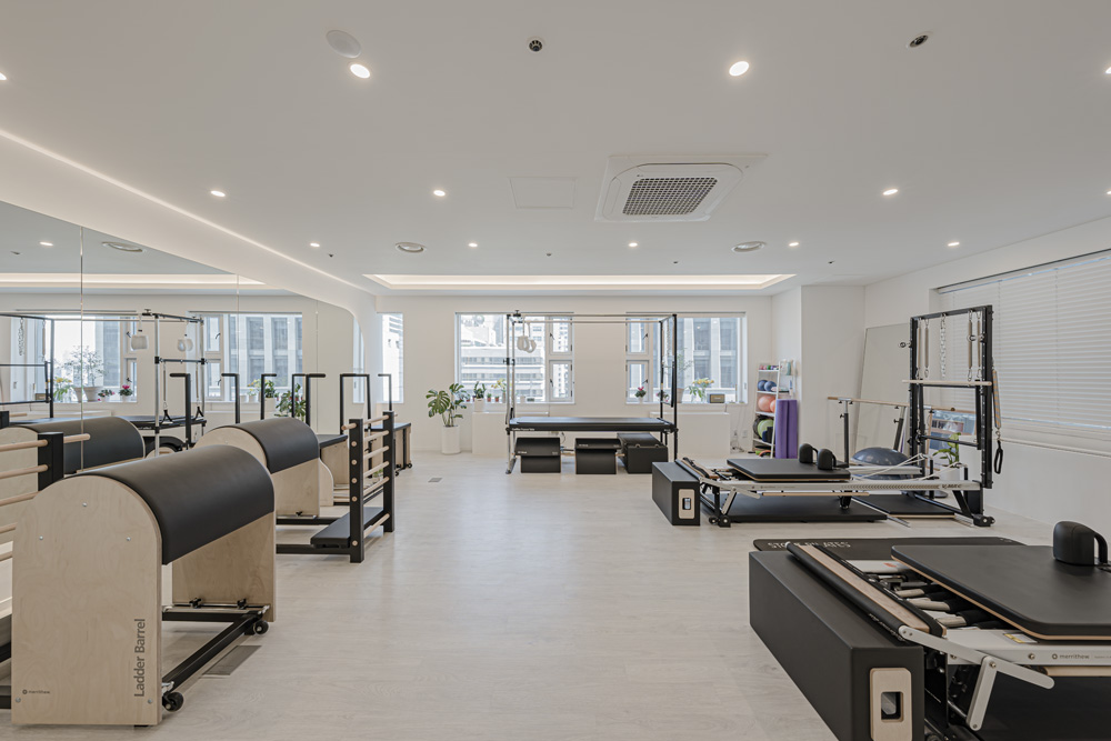 白色简约 | 20 平米的塑料学院内饰设计-3