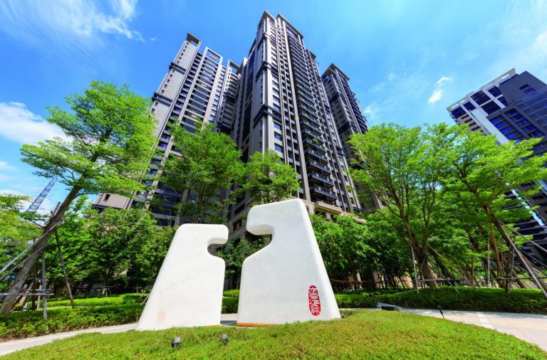 流動的靜謐 當代美的展現。- 高雄市立美術館「光 間」 - WEHOUSE-10