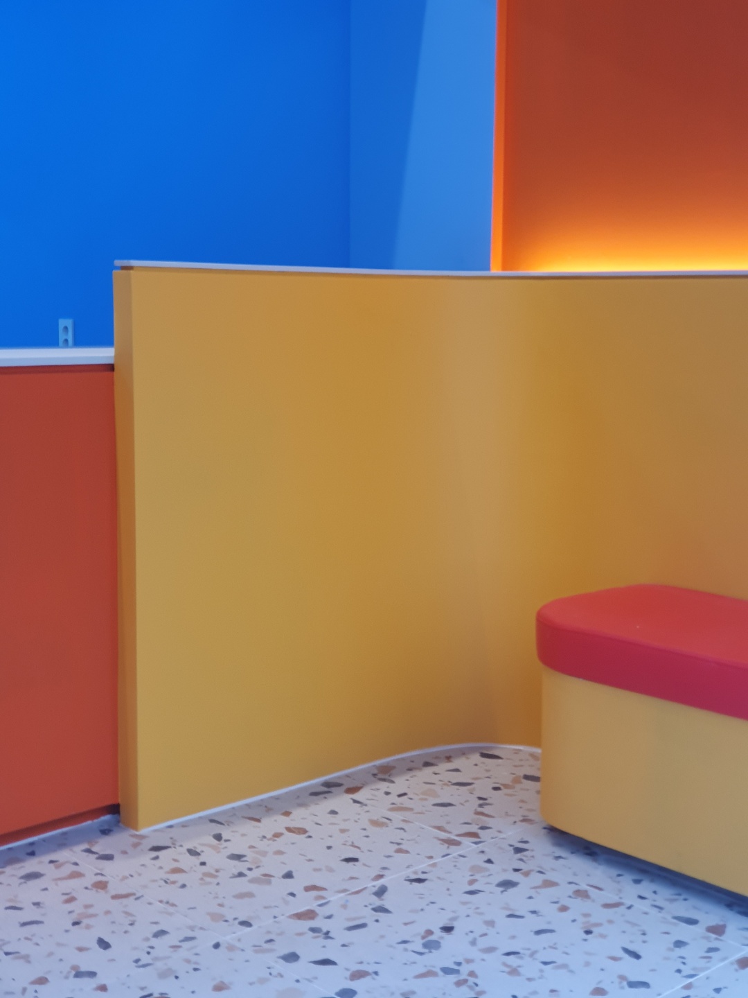 色彩斑斓的 PIZZA 餐厅 | 独特的室内设计-5