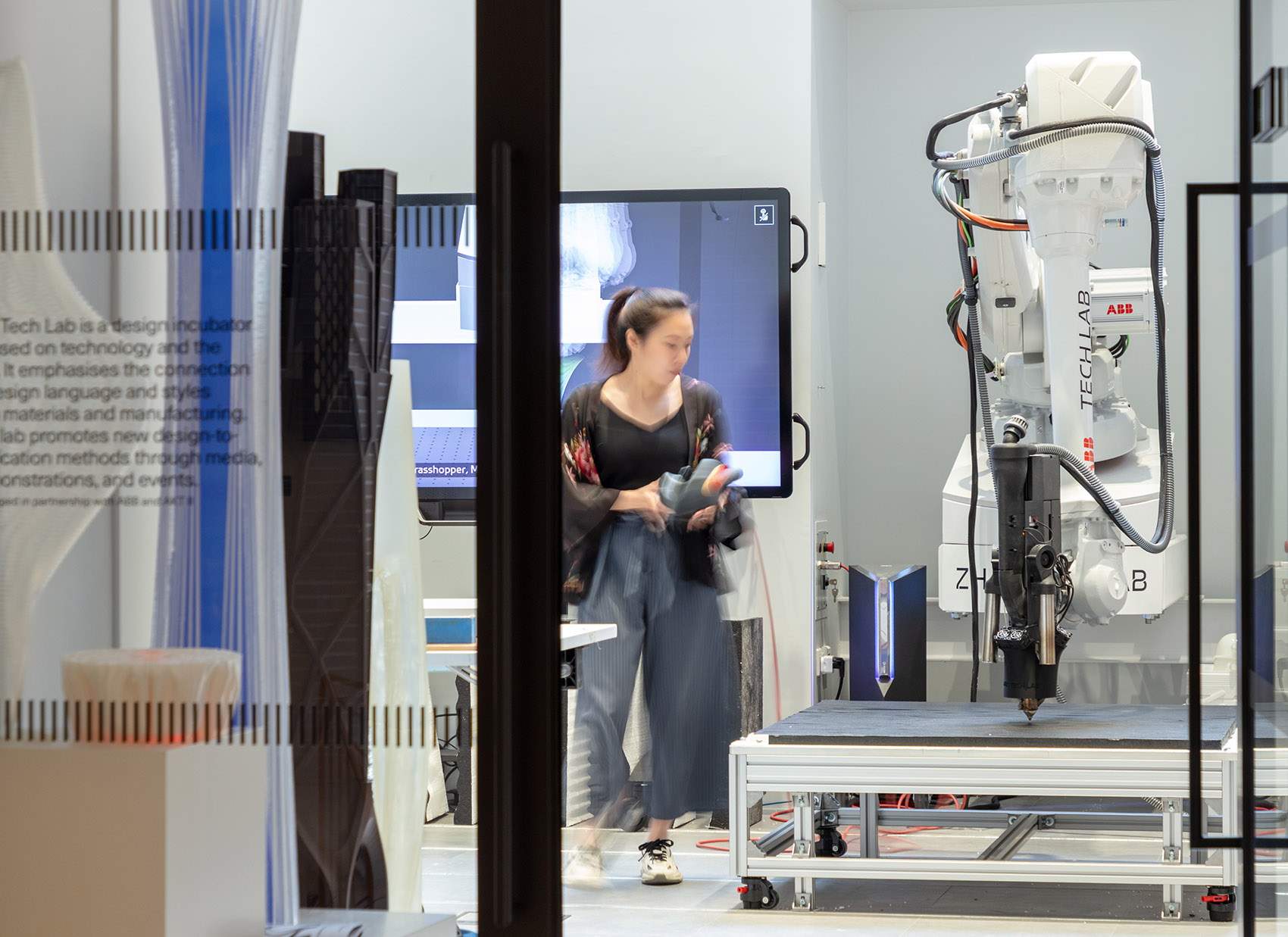 “形式塑造功能”家具设计展丨英国伦敦丨Zaha Hadid Architects（扎哈·哈迪德建筑事务所）-35