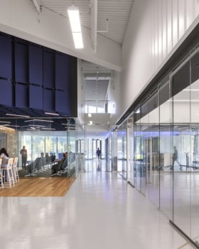 ZEISS Michigan Quality Excellence Center | 融合自然与科技的智能设计