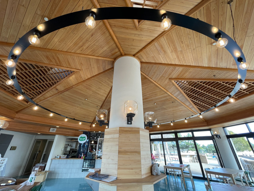 萌萌游戏咖啡馆(注:MOGMOG若为特定品牌名可按音译萌萌,若有更准确背景信息可按需调整) 丨日本福冈丨石井大吾デザイン室一級建築士事務所-26