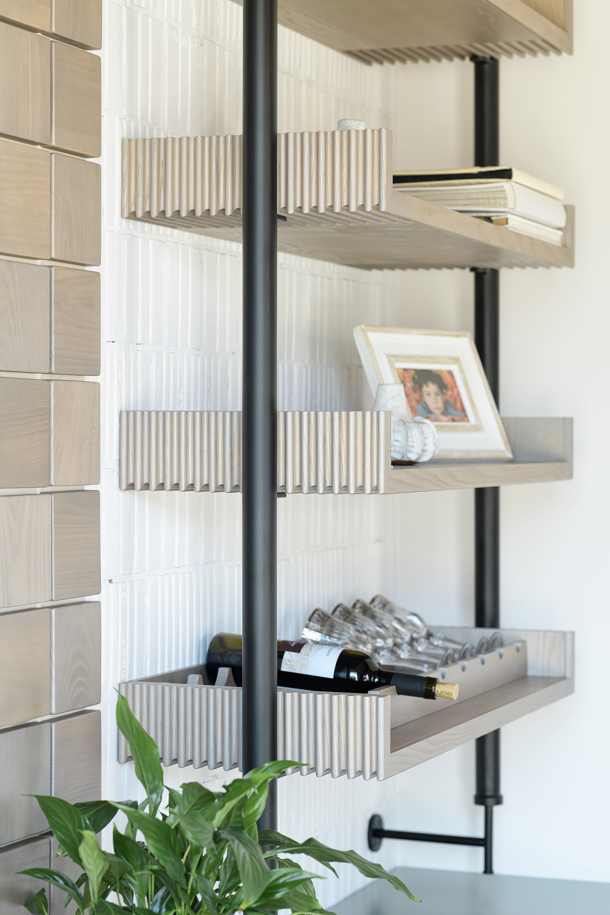 Carre 木制镶板和 Rack Frame 室内设计丨Lugovskaya Design-16