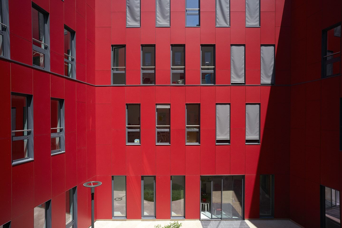 蒙莫朗西养老院

注：EHPAD是法语Établissement d'Hébergement pour Personnes Âgées Dépendantes的缩写，意为失能老人接待机构 ，通俗来说就是养老院Montmorency是一个地名，音译为蒙莫朗西 丨MyanmarMon-31