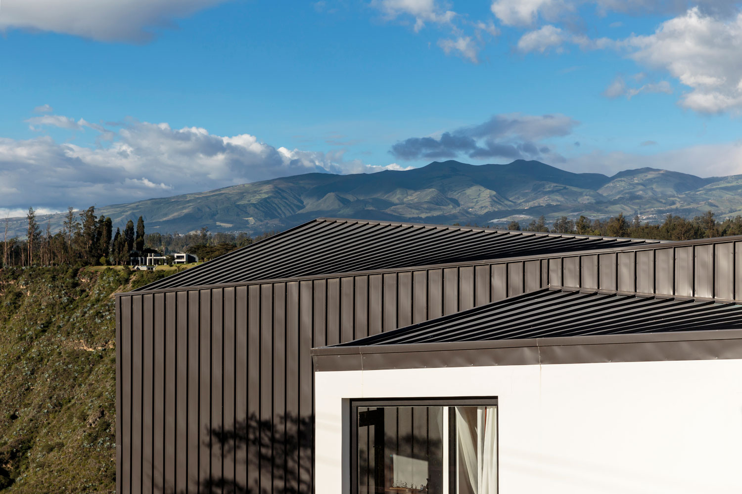 厄瓜多尔 Chiché河畔的现代绿意住宅-16