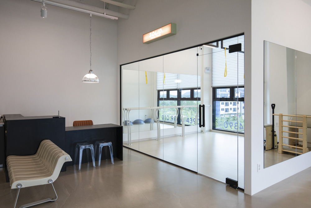 20 平米现代简约家居，SOLID 打造时尚精致空间-9