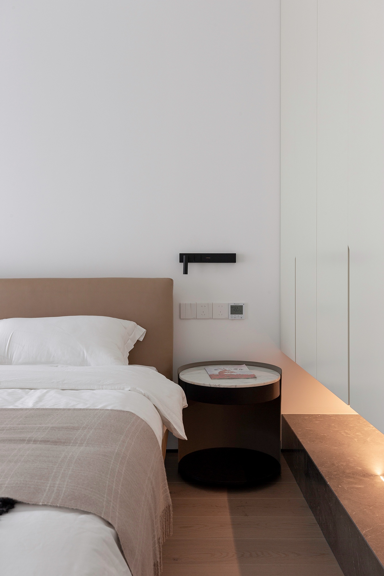 剑桥湾大平层简约空间设计-20