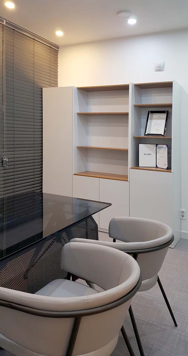 极简白调的清新空气中心-7