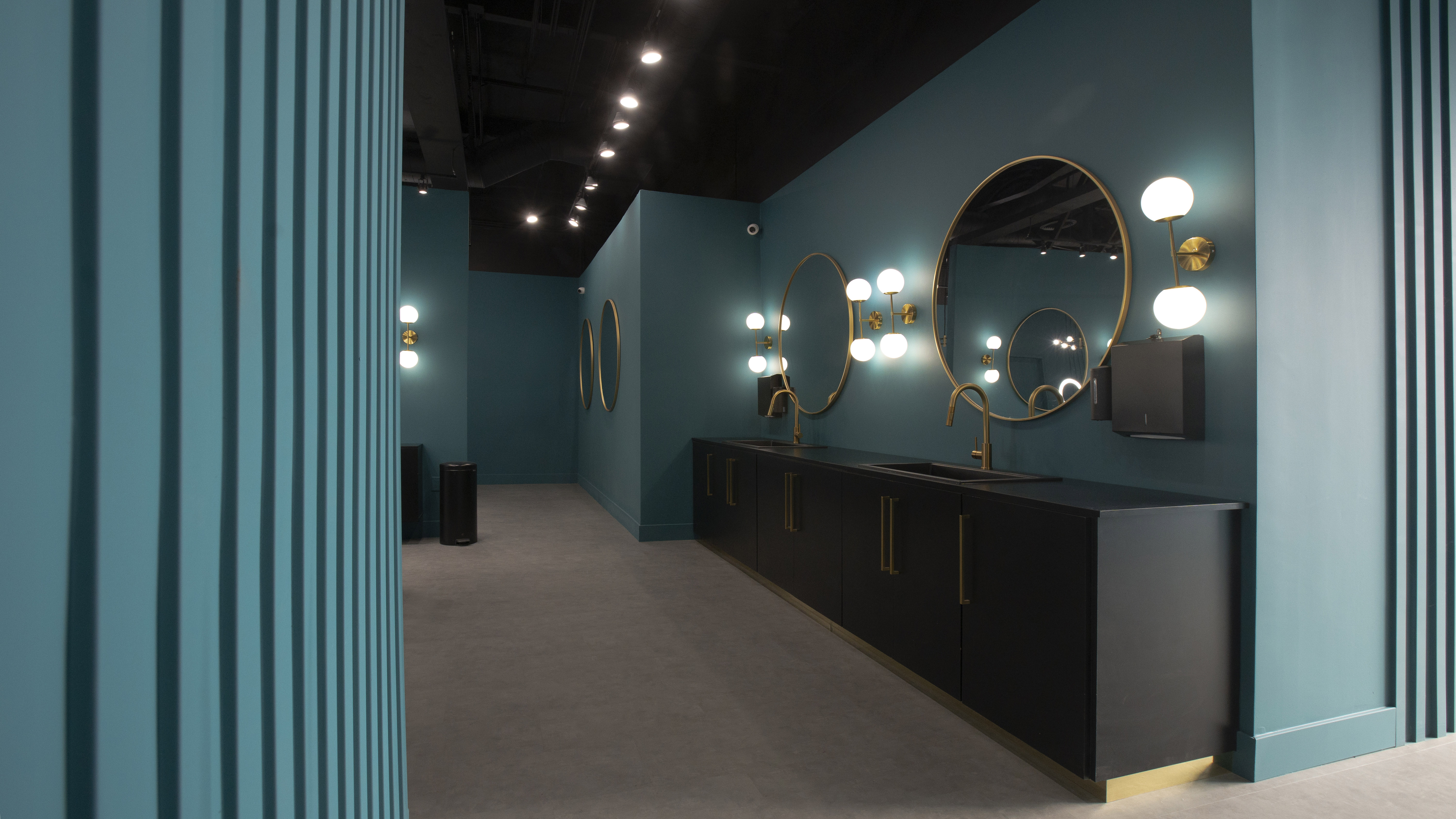 Omnia Lash Spa & boutique-10