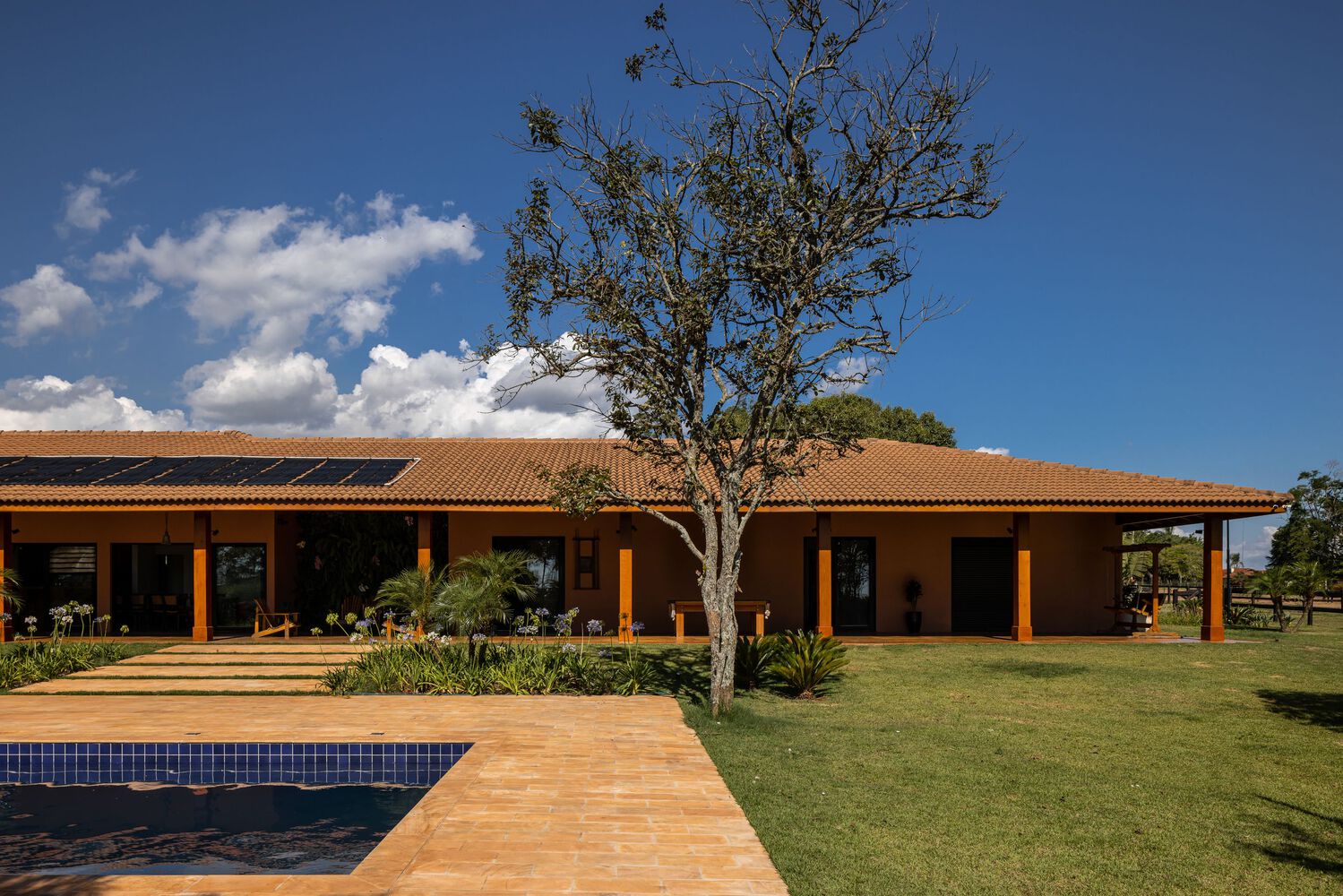 乡村别墅的现代改造丨巴西圣保罗-1