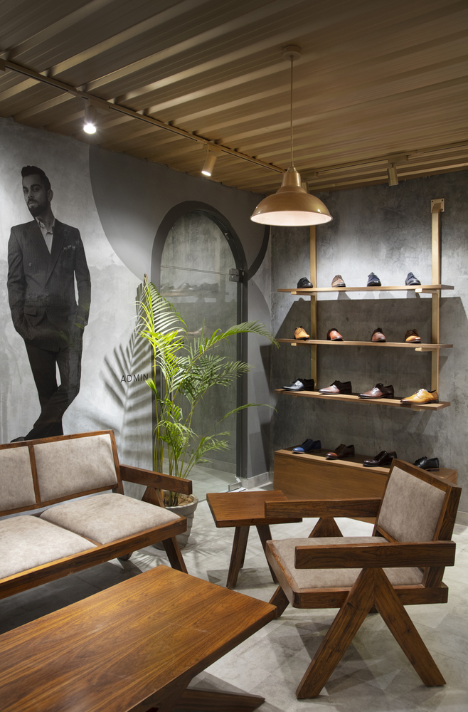 融合建筑美学的奢华鞋店设计-28