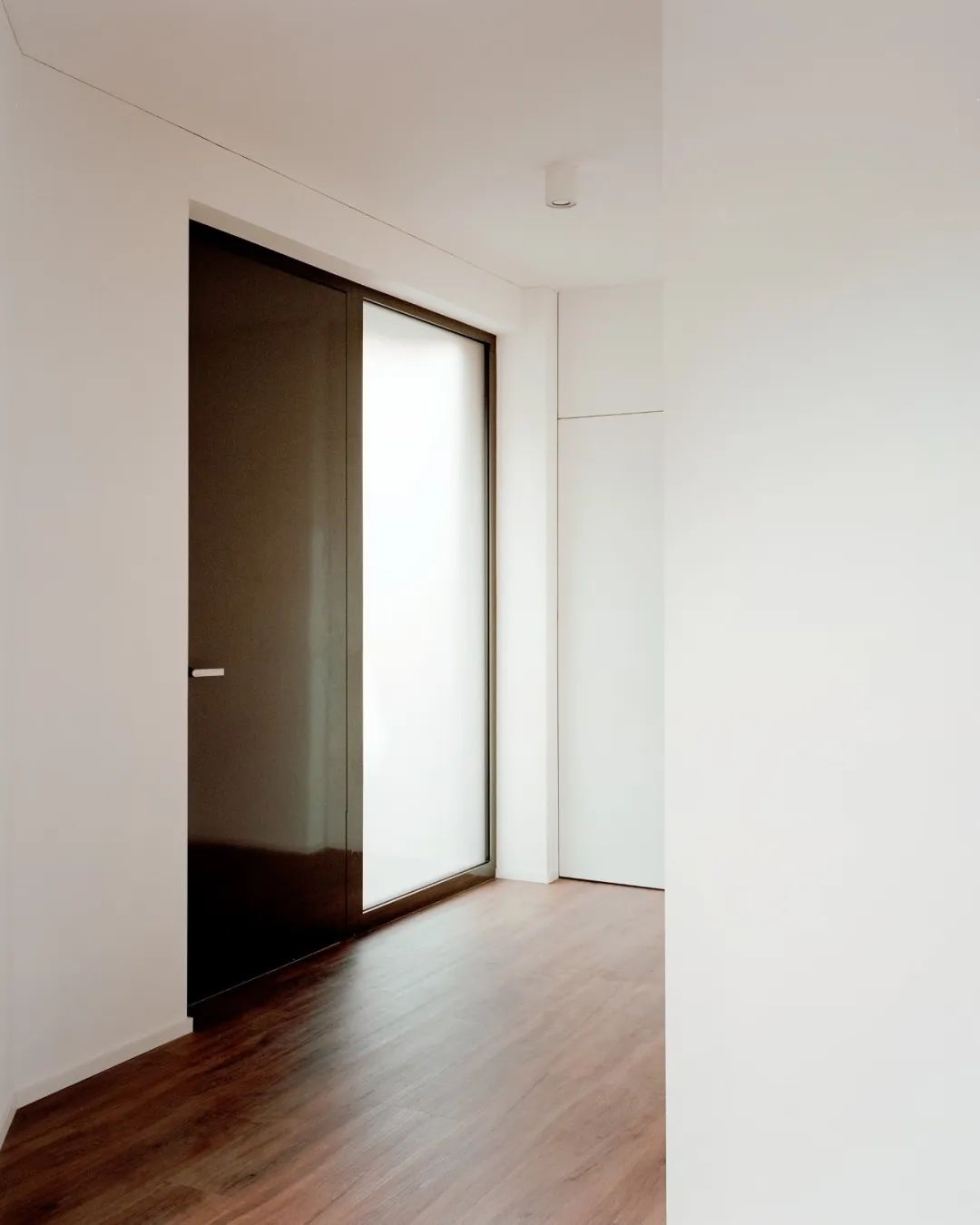 隐逸山谷中的艺术宅邸丨He 建筑工作室-24