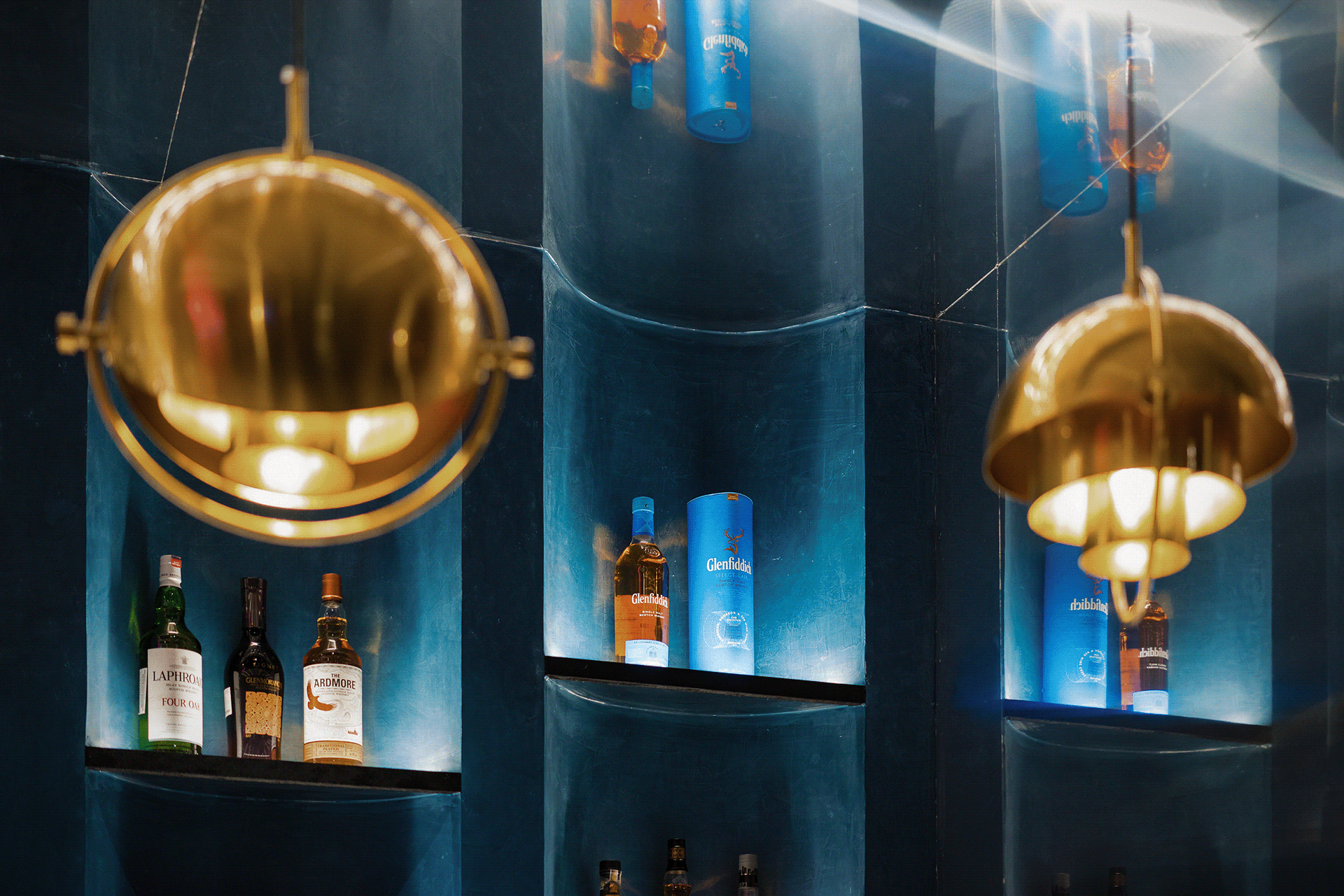 FRIDAYS BAR 室内外照片丨越南河内丨DTA 工作室-29