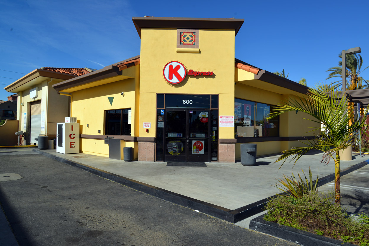 76 GasStation Circle Placentia 购物商场超市-5