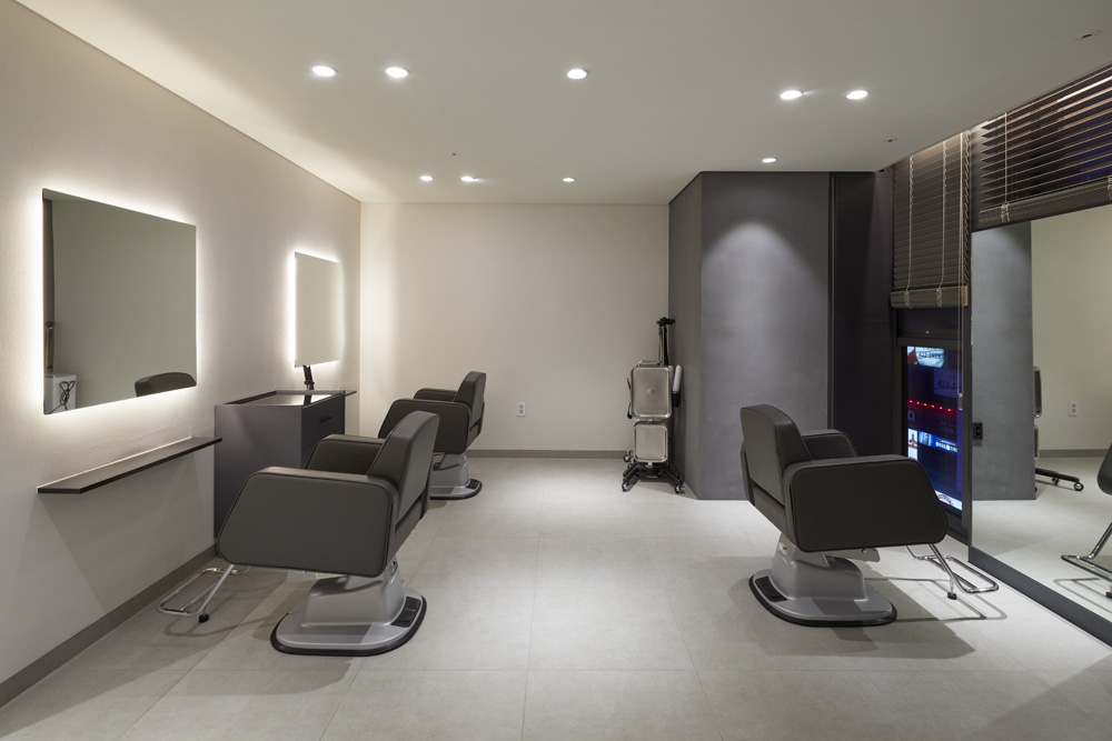 高级灰打造 26 平米奢华美容院-8