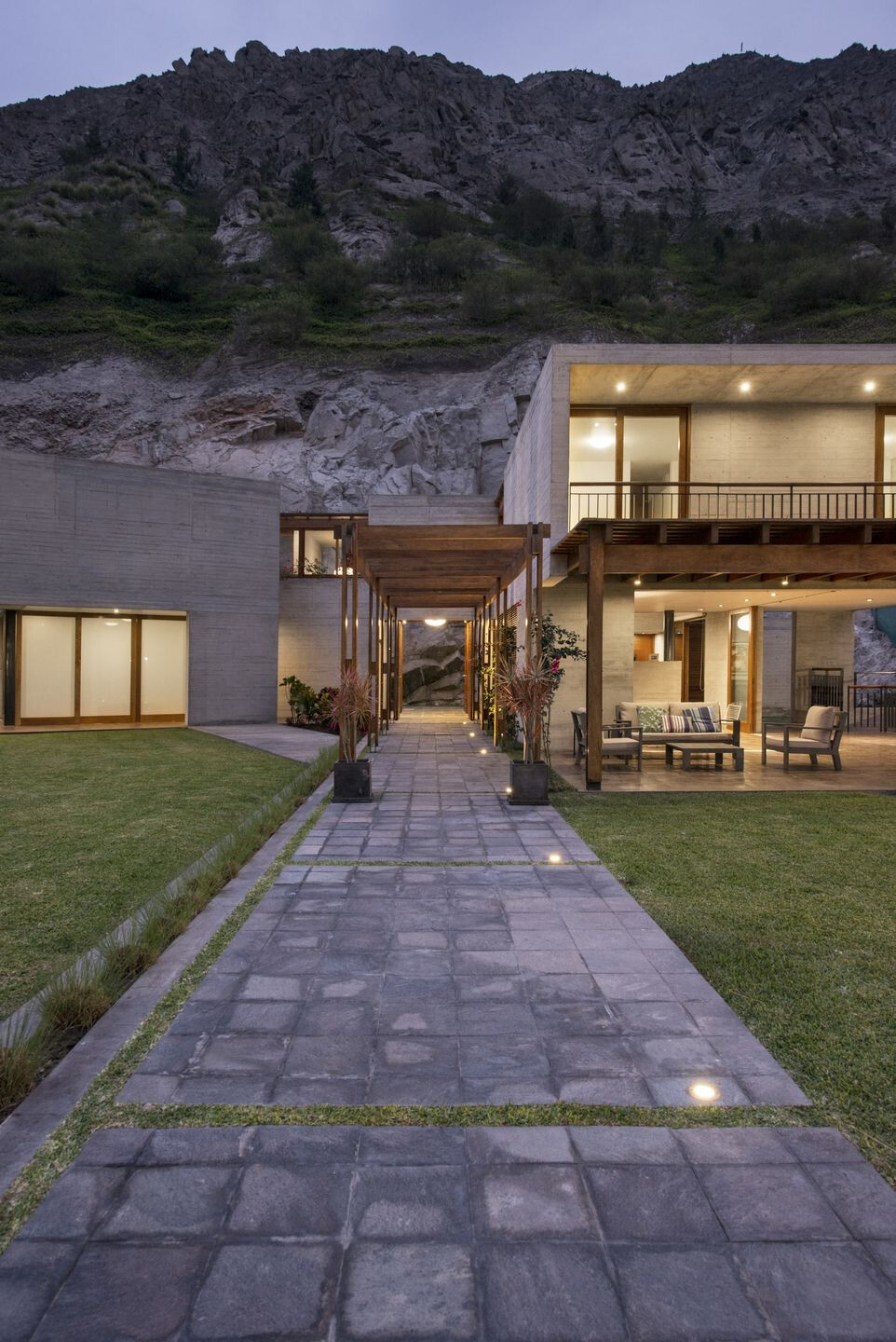 秘鲁 MEC House 自然风光中的混凝土与木质之美-26