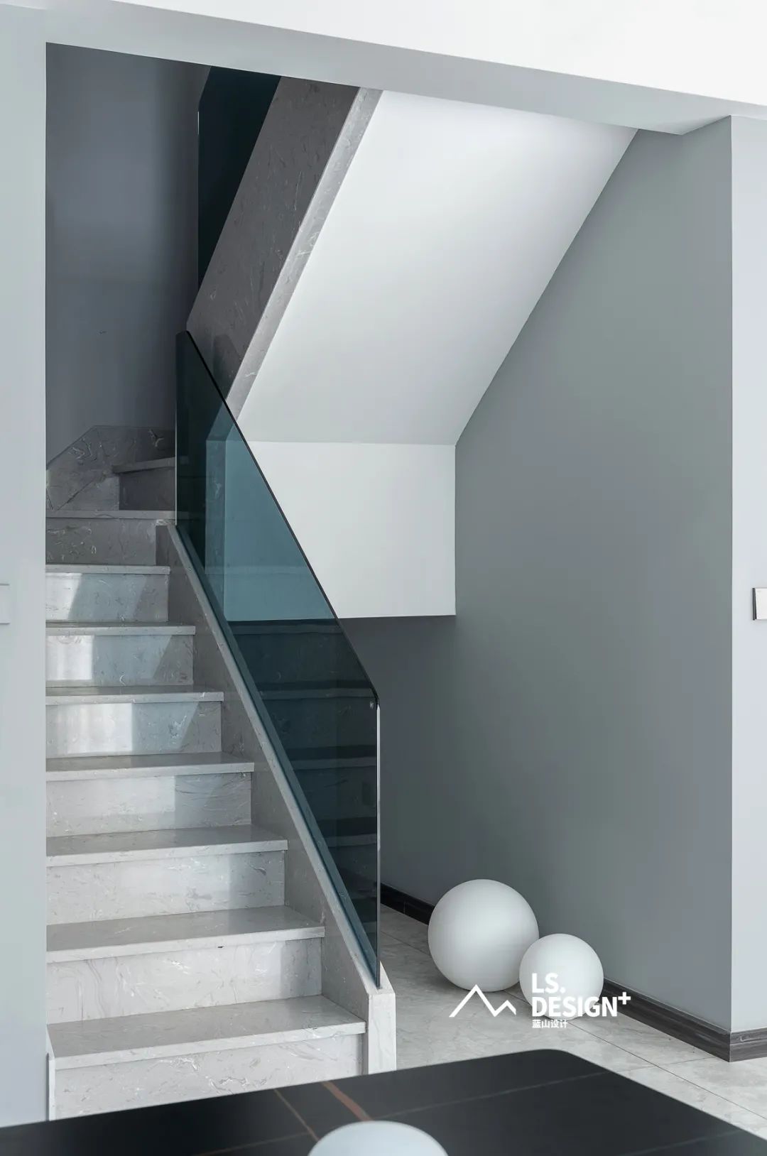 繁忙高管的灰色调现代极简之家-24