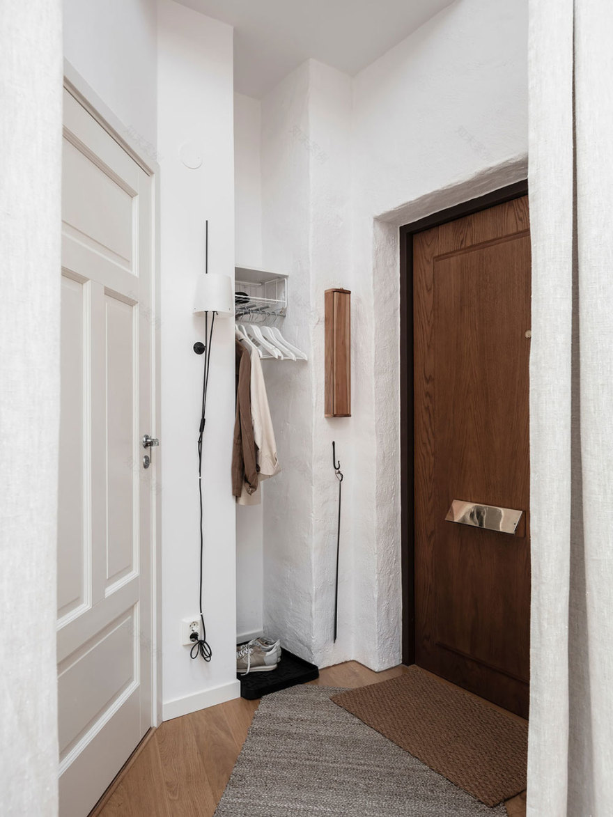 哥德堡明亮宽敞的顶层公寓设计-32