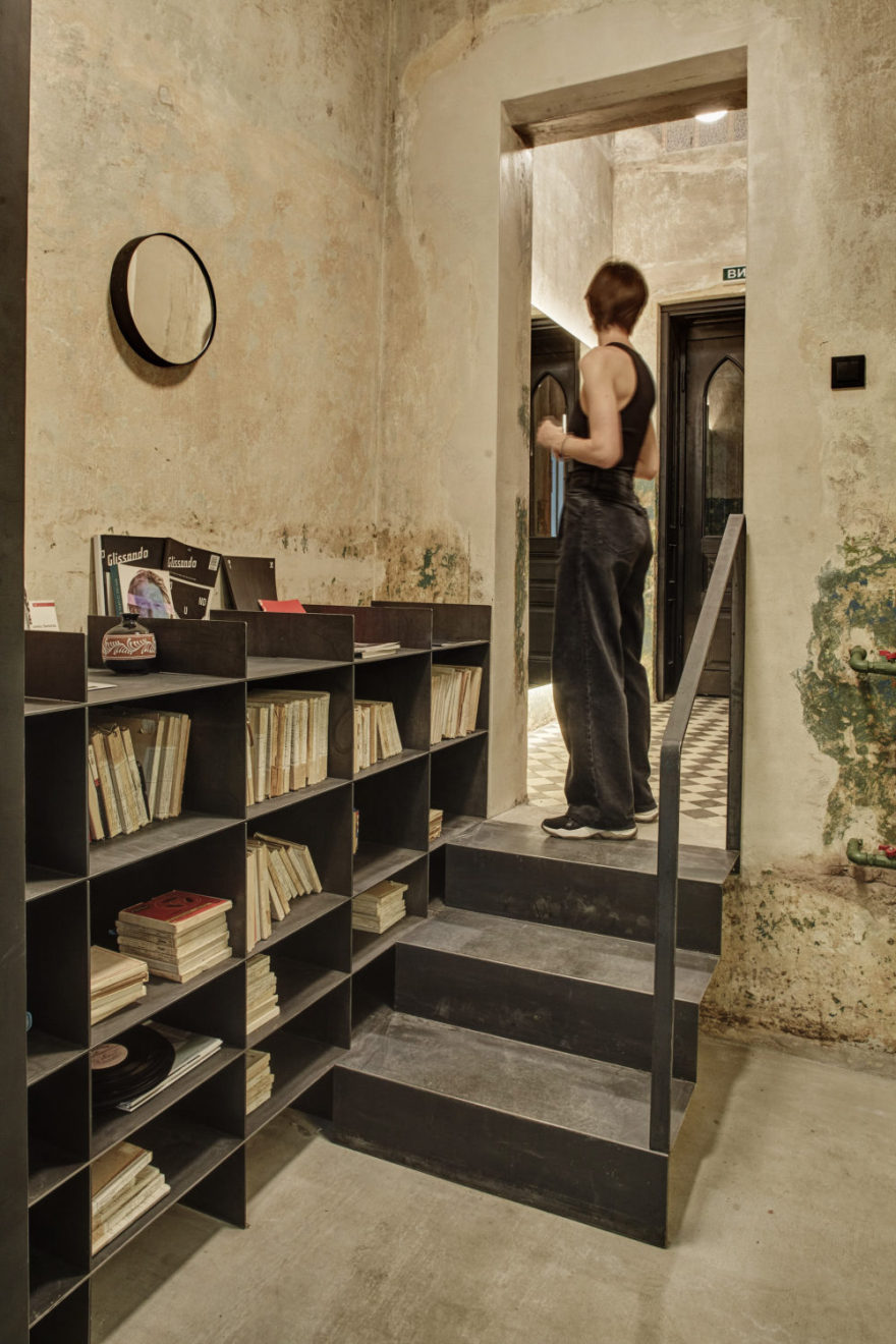 乌克兰利沃夫 Radio Garage 实验画廊改造-32