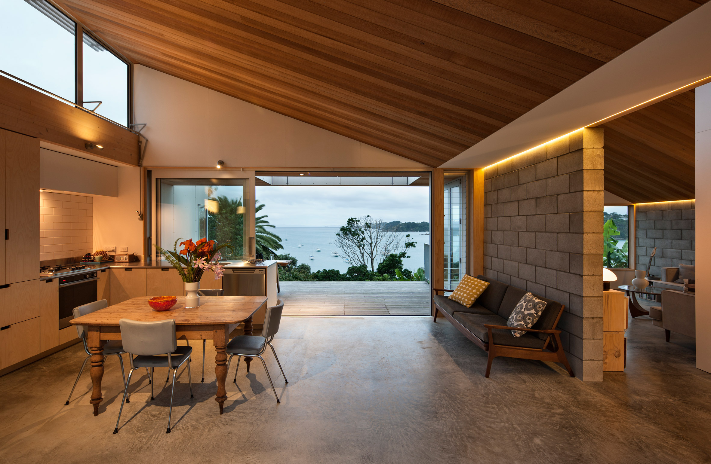 Vaughn McQuarrie completes island cottage overlooking New Zealand's Hauraki Gulf-2